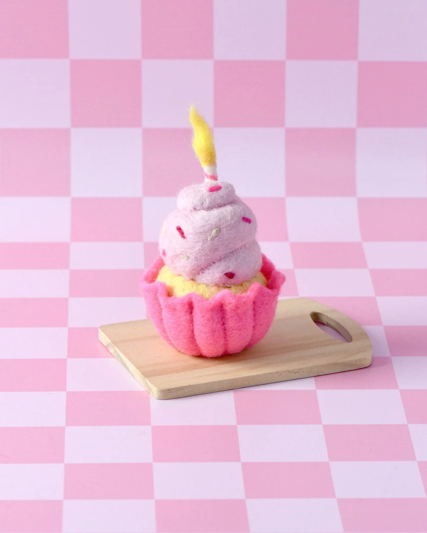 Cupcake géant en feutre à la vanille rose avec bougie