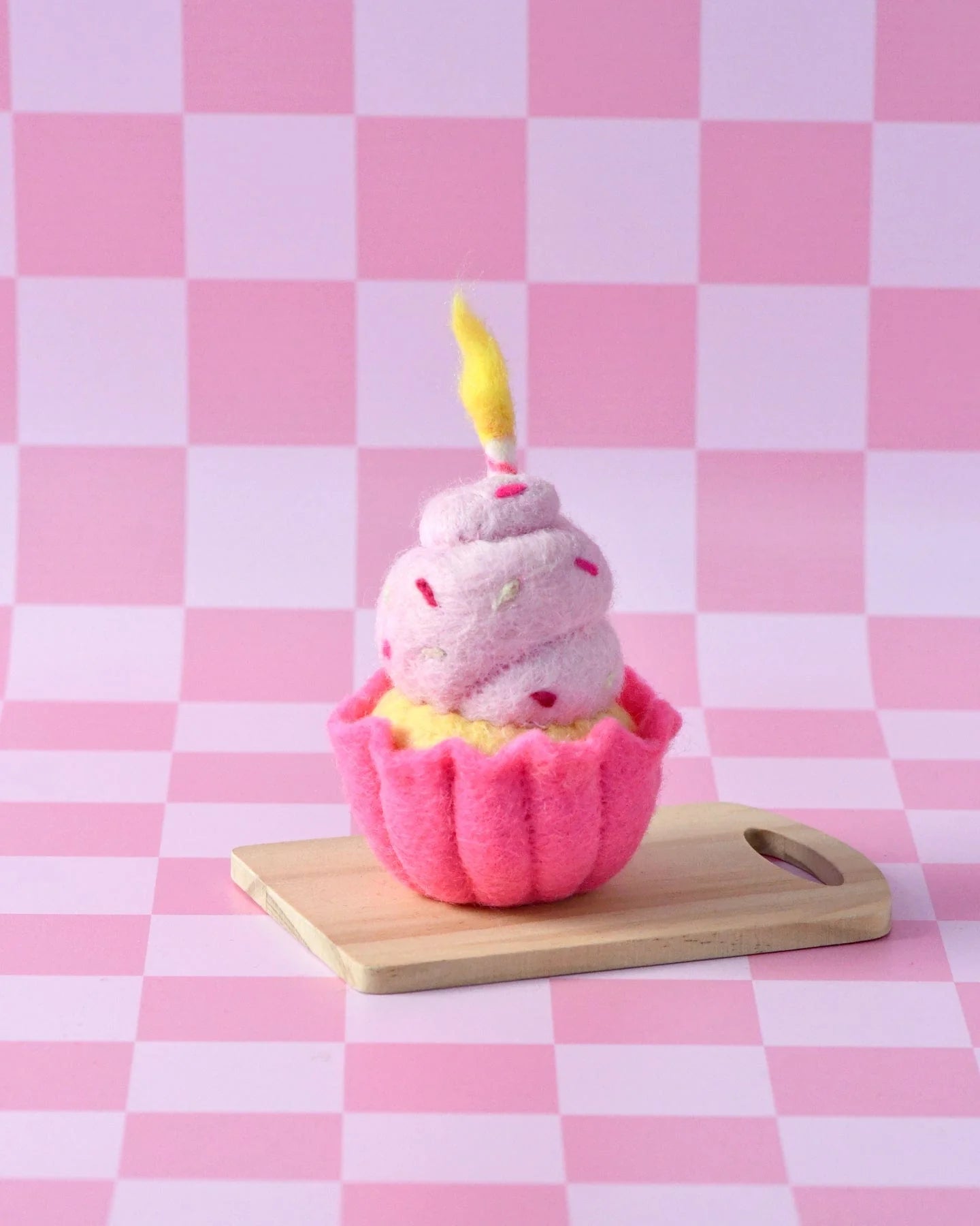 Cupcake géant en feutre à la vanille rose avec bougie