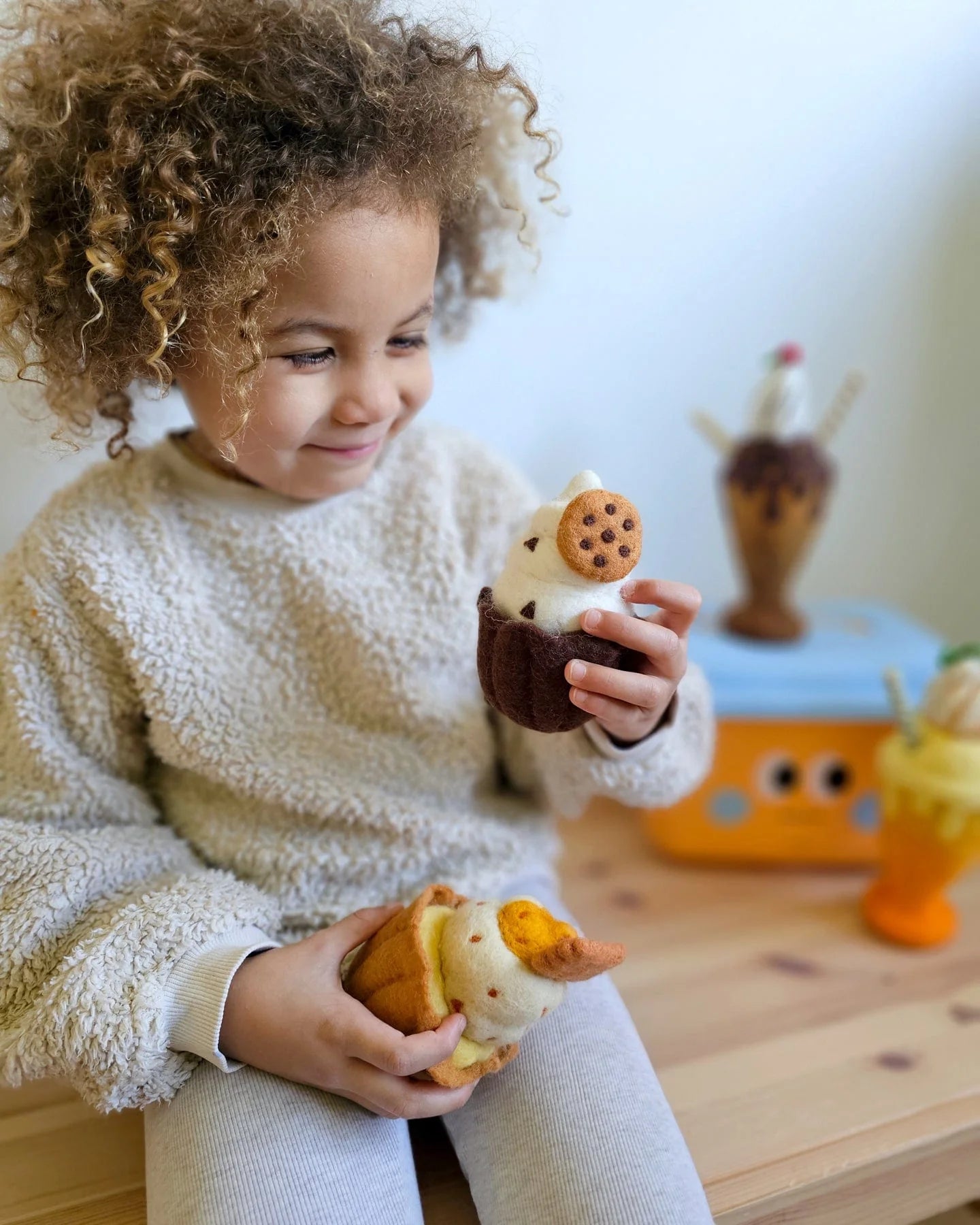 Cupcake géant en feutre aux biscuits et à la crème