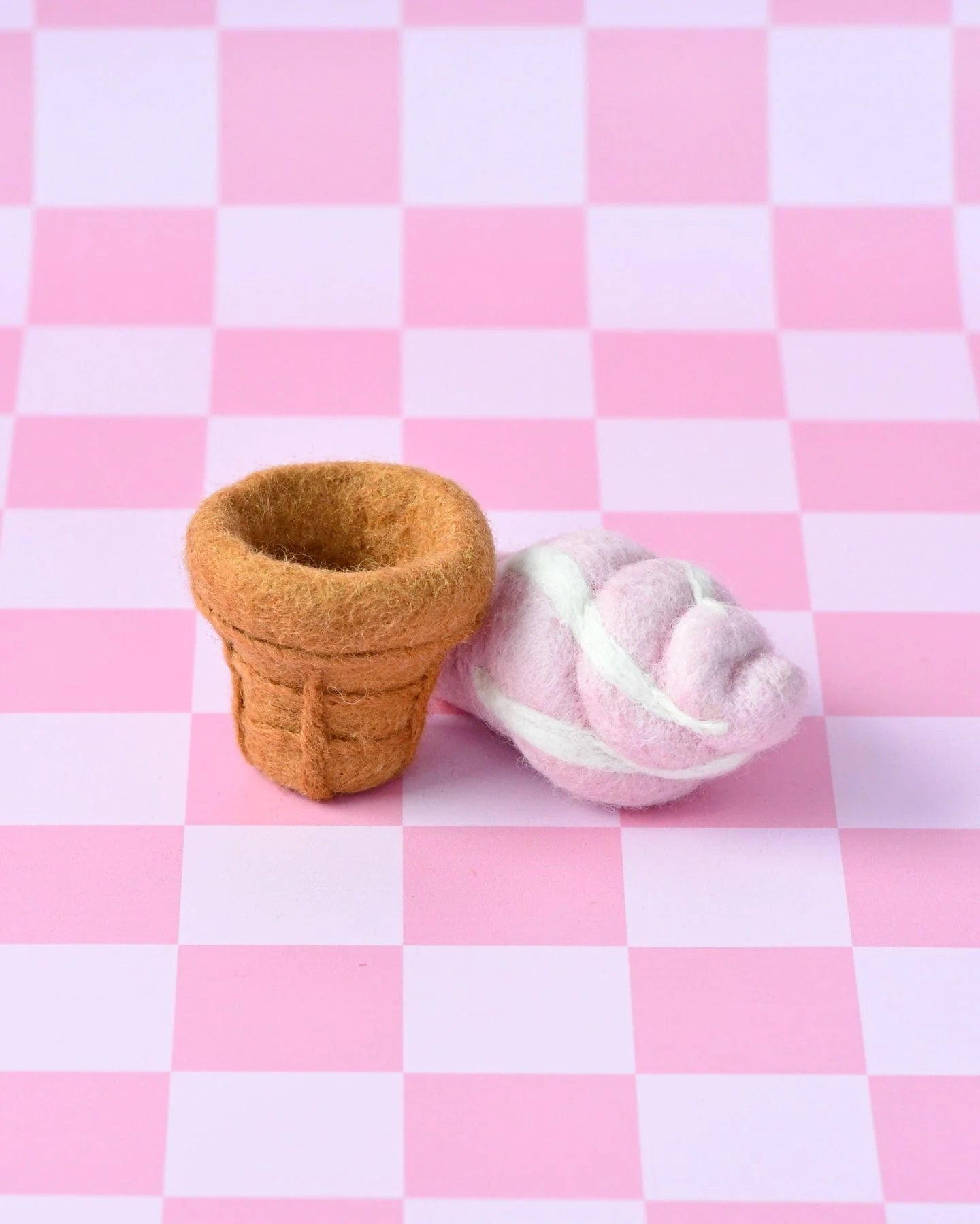 Crème glacée molle à la fraise Felt